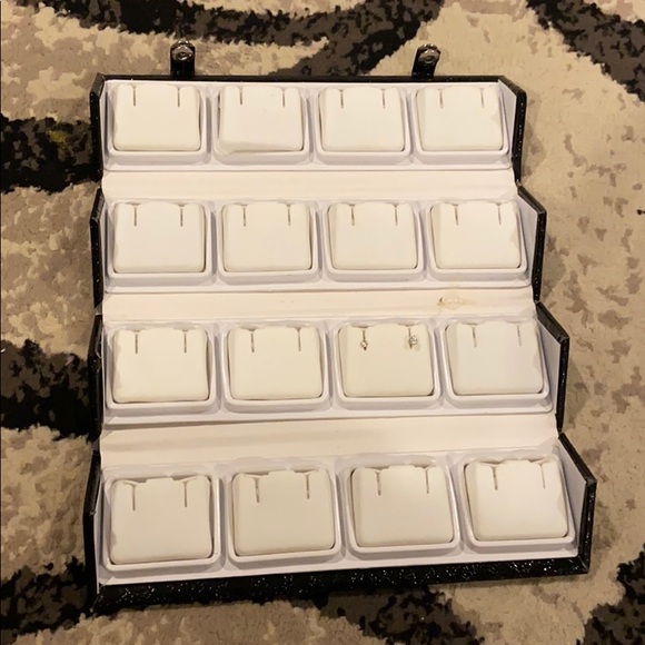 Jewelry case! - Picture 2 of 4